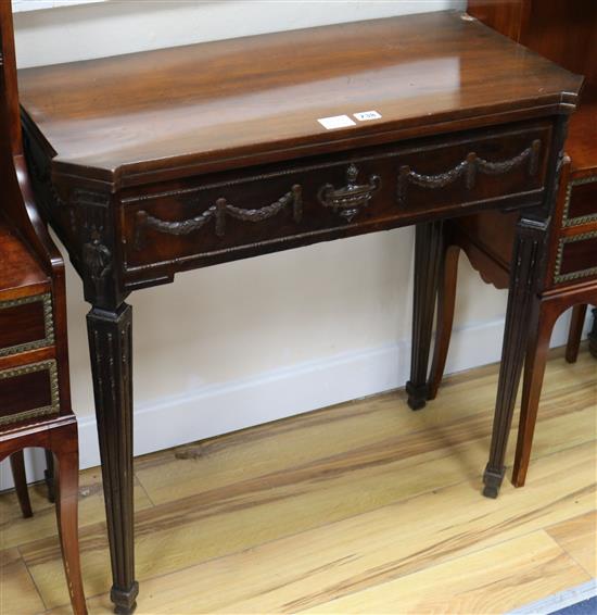 An 18th century Dutch mahogany tea table, W.77cm